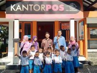 TK. Dharma Wanita Mlopoharjo 1 Outingclass ke Kantor Pos , Kantor Koramil dan kantor Polisi