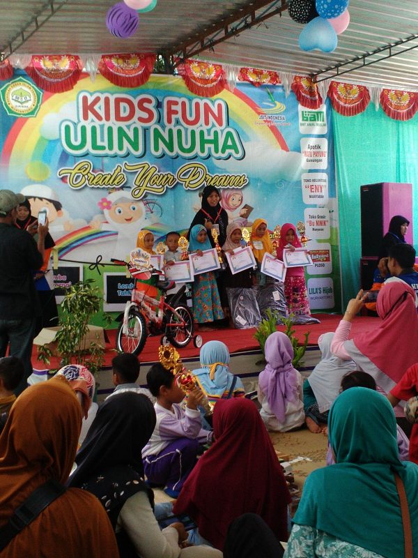 Juara Lomba Mewarnai